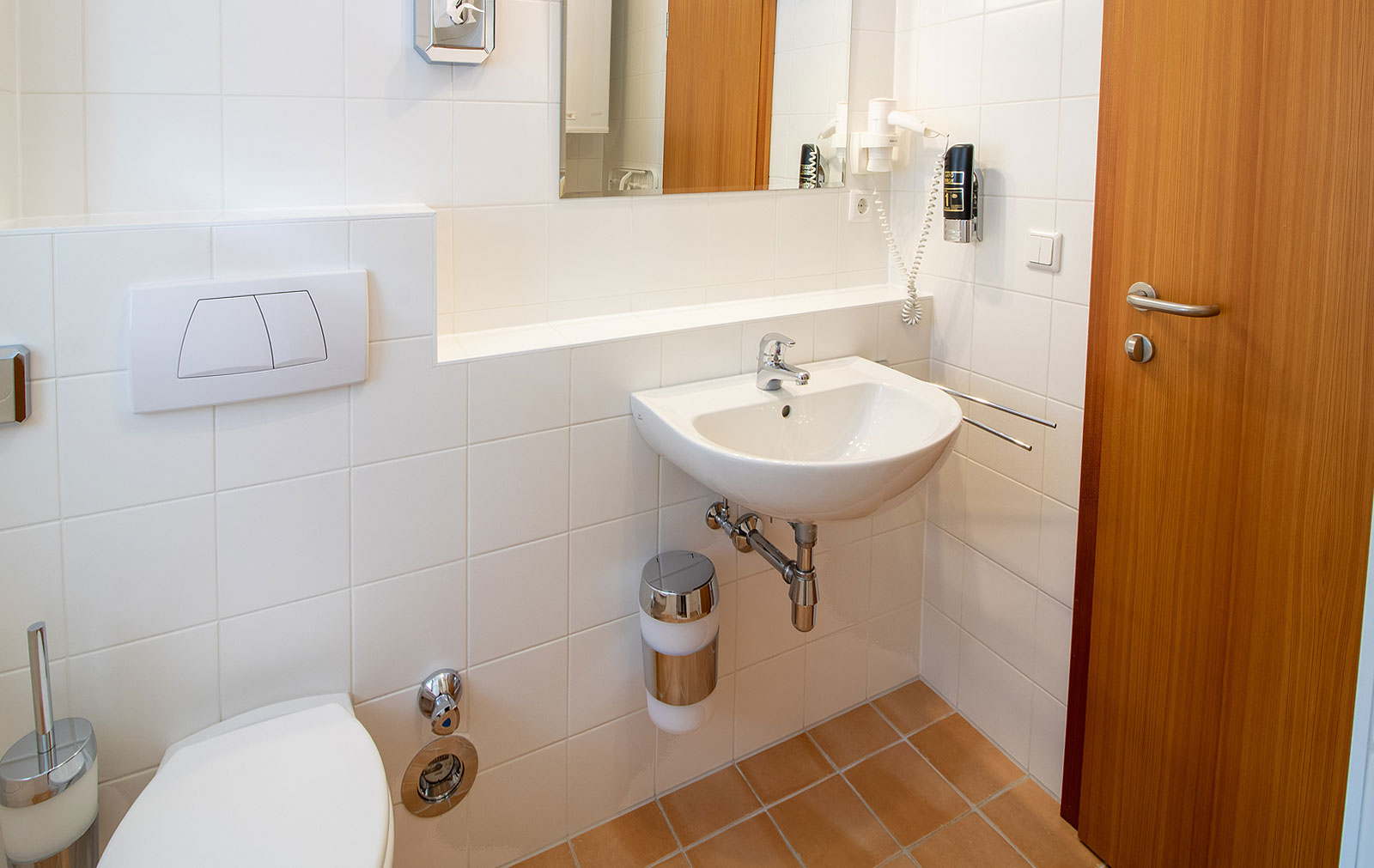 Foto: Badezimmer der Ferienwohnung Falkensuite vom Natur Hotel Hinterriss Eng Tirol - den Last Minute Urlaub günstig buchen.