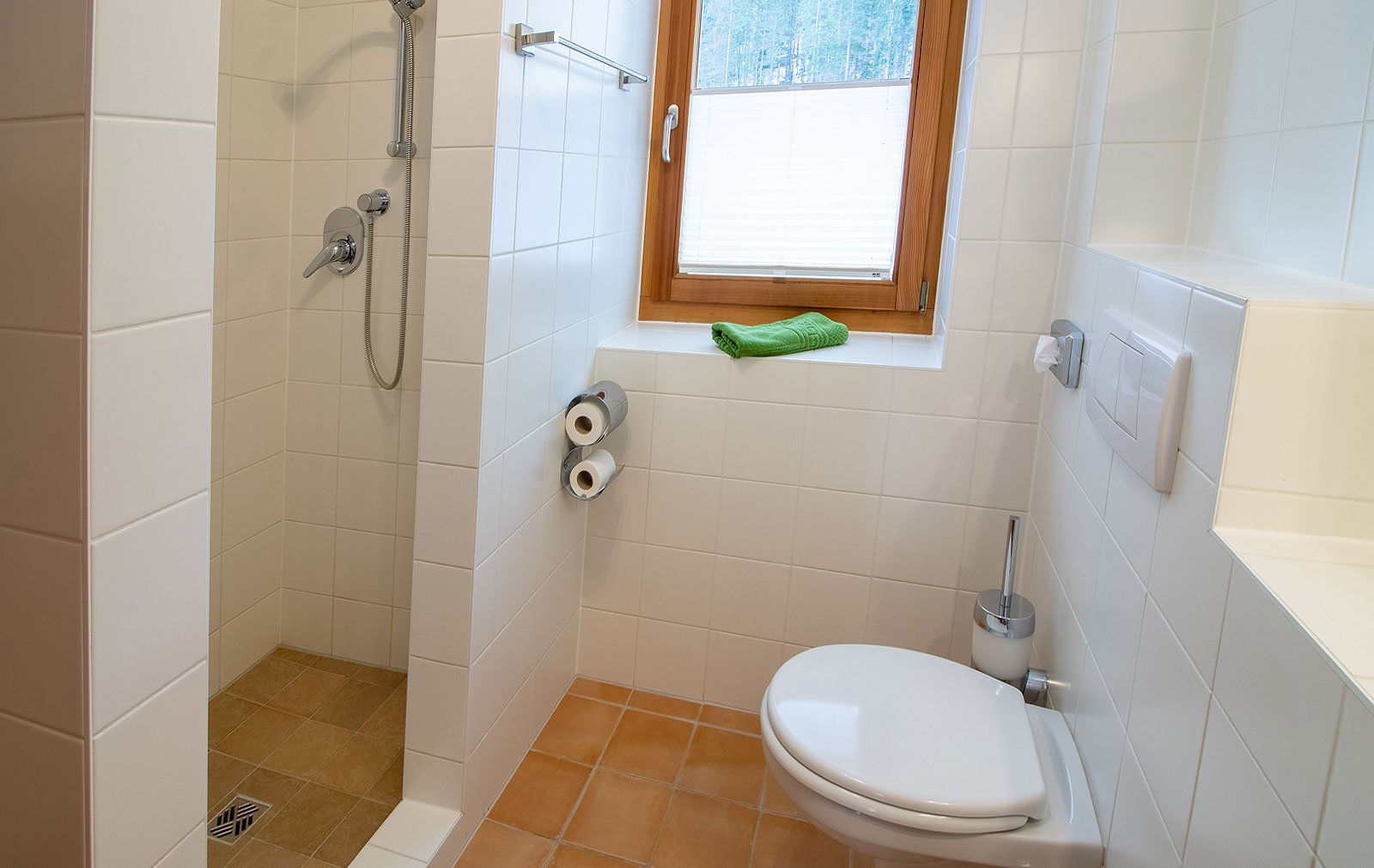 Foto: Ferienwohnung Falkensuite vom Natur Hotel Hinterriss Eng mit Badezimmer - Last Minute Urlaub in Tirol günstig buchen.