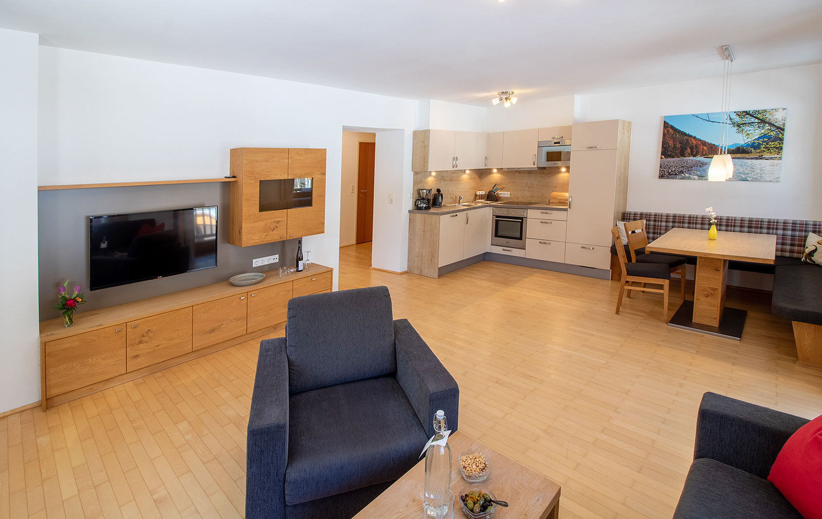 Foto: Ferienwohnung Falkensuite vom Natur Hotel Hinterriss Eng - Last Minute Urlaub zum Wandern in Tirol günstig buchen.